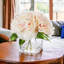 Arrangements floraux en soie pivoines dans un vase-846484674