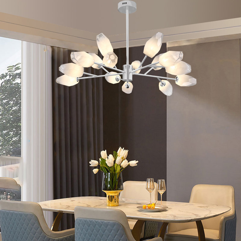 Luminaire suspendu linéaire spoutnik à 15 lumières Worreno avec détails en cristal