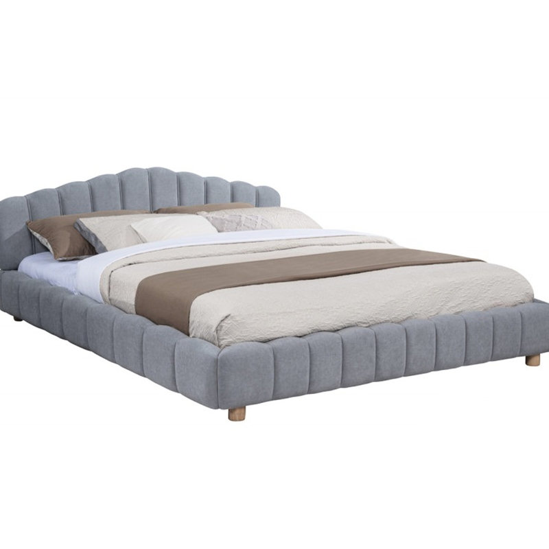 Structure de lit grand moderne tapissier en velours bleu, chambre à coucher à profil bas avec rails, lattes et quincaillerie, conception contemporaine requise pour l'assemblage, composants simples