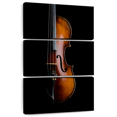 Abarca, violon brillant sur fond noir