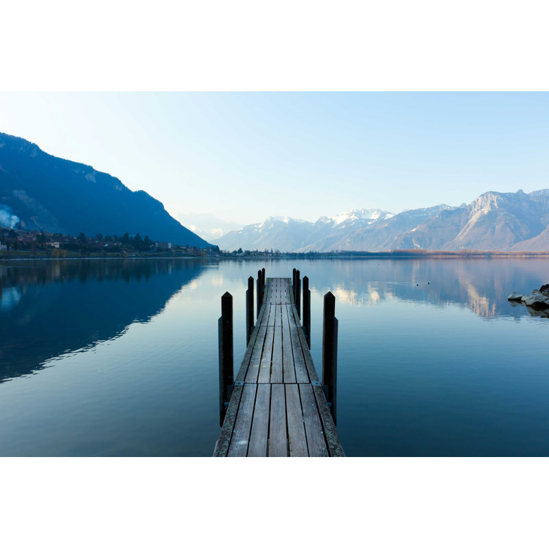 Tranquil Lake and Mountains par Xenotar - Photographie sur toile tendue, L 48 po x H 32 po