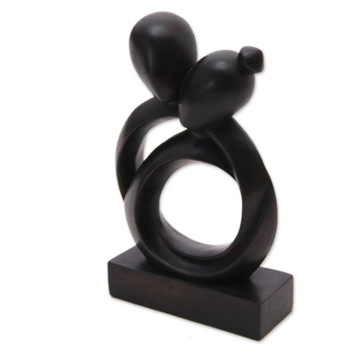 Sculpture en bois avec couple de soins