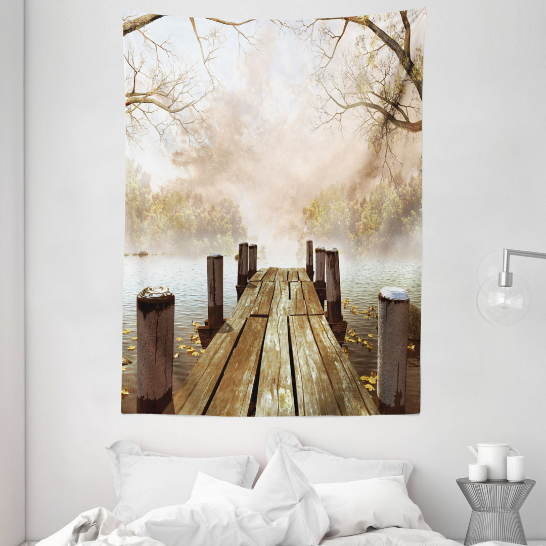 Wandbehang Old Wooden Jetty on a Lake Fallen Leaves and Foggy Forest in Distance