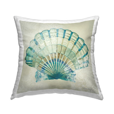 Coussin bleu à motif de palourdes imprimé par Liz Jardine
