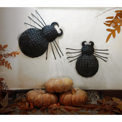 Ensemble de 2 décorations murales en araignée noire tissée à la main avec détail de corne enroulée - Art d'Halloween