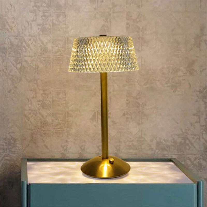 Aleishia Metal Table Lamp