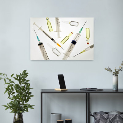 Seringues et flacons, art abstrait de paysage contemporain