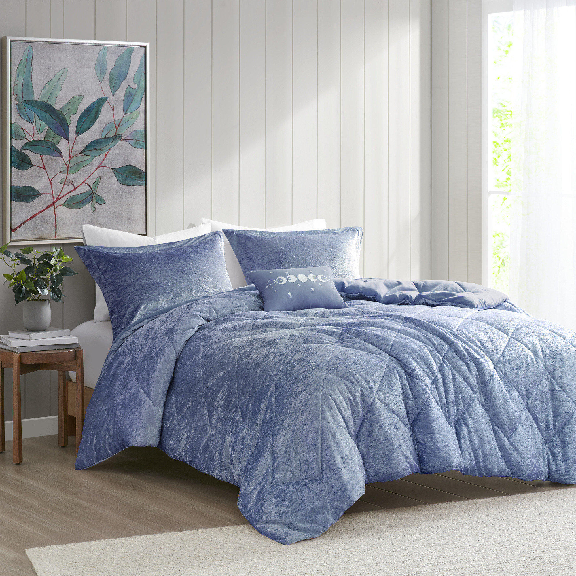 Intelligent Design Felicia Crushed Velvet Comforter Set with Throw ...