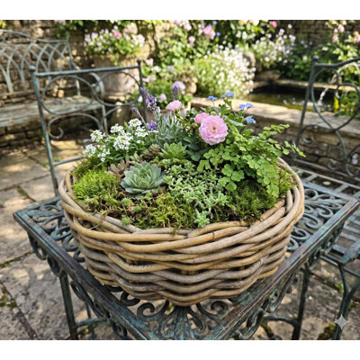 Grand panier à fleurs en rotin