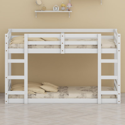 Le lit superposé avec échelle offre une durabilité exceptionnelle et une silhouette épurée pour les chambres partagées.