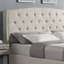 Grand lit capitonné moelleux en beige - Lit douillet en tissu Haven
