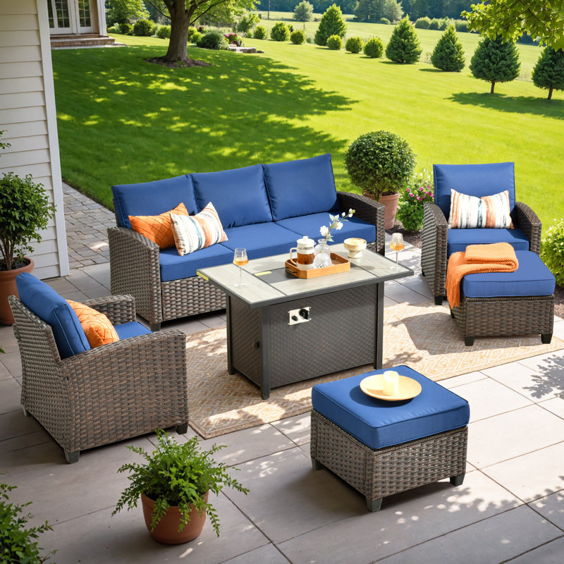 Ensemble de conversation d'extérieur en osier de 6 pièces avec table de foyer et coussins 42 'Sturgill, Bleu marine