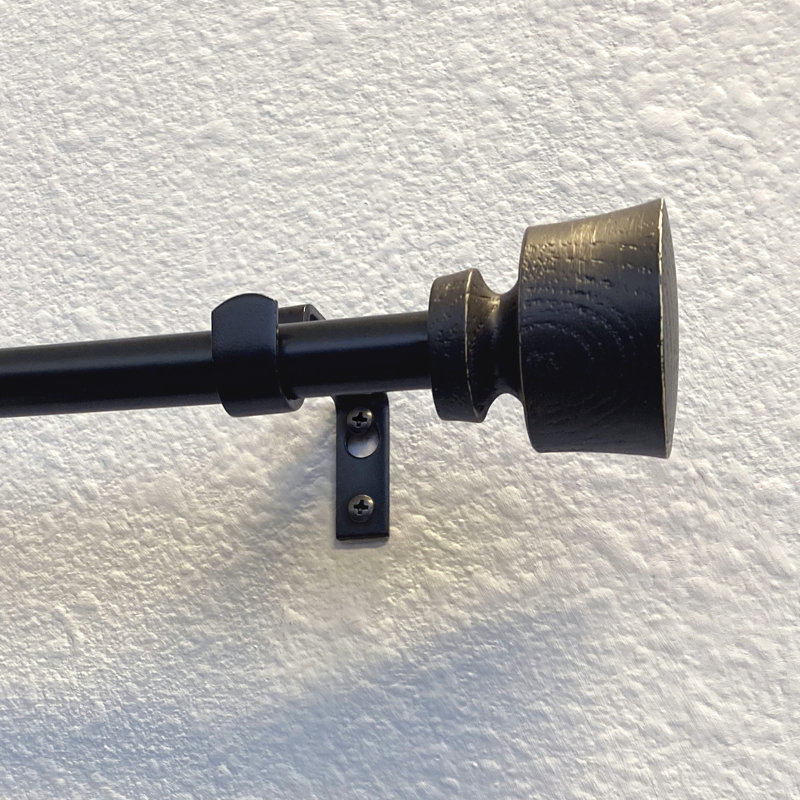 Tringle à rideaux simple réglable en métal Aamira, 26 po à 48 po de largeur, Noir patiné