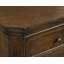 Lit à panneau en bois traditionnel avec commode, miroir, table de chevet, grand-541414866