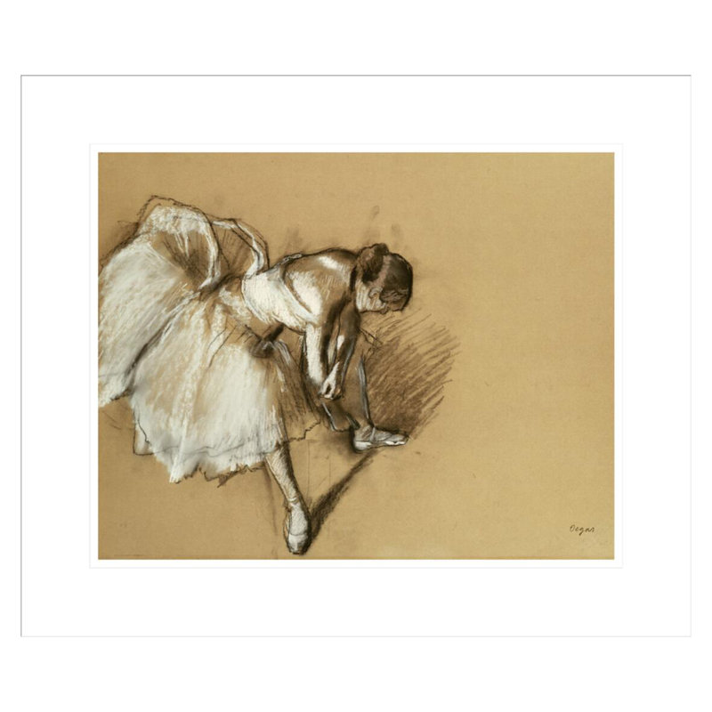 Danseuse ajustant sa chaussure par Edgar Degas, impression giclée encadrée, H 17,75 po x l 20,94 po
