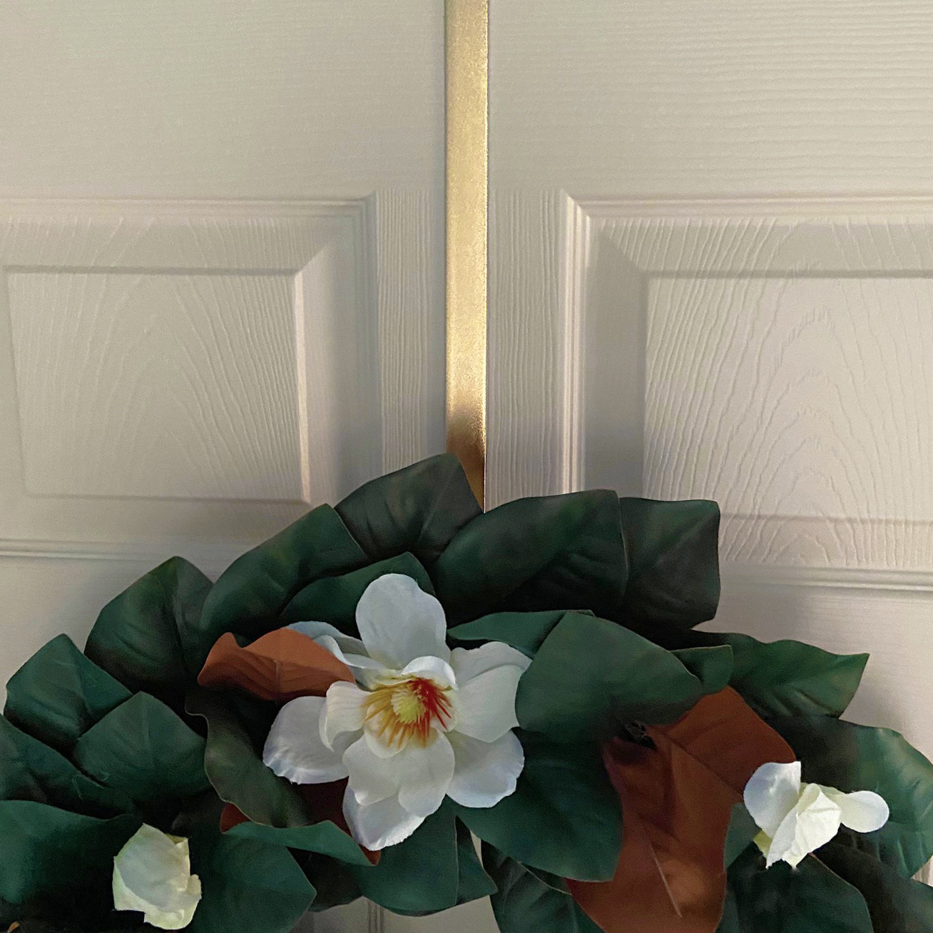 Dual-Sided Wreath Hanger, Gold
