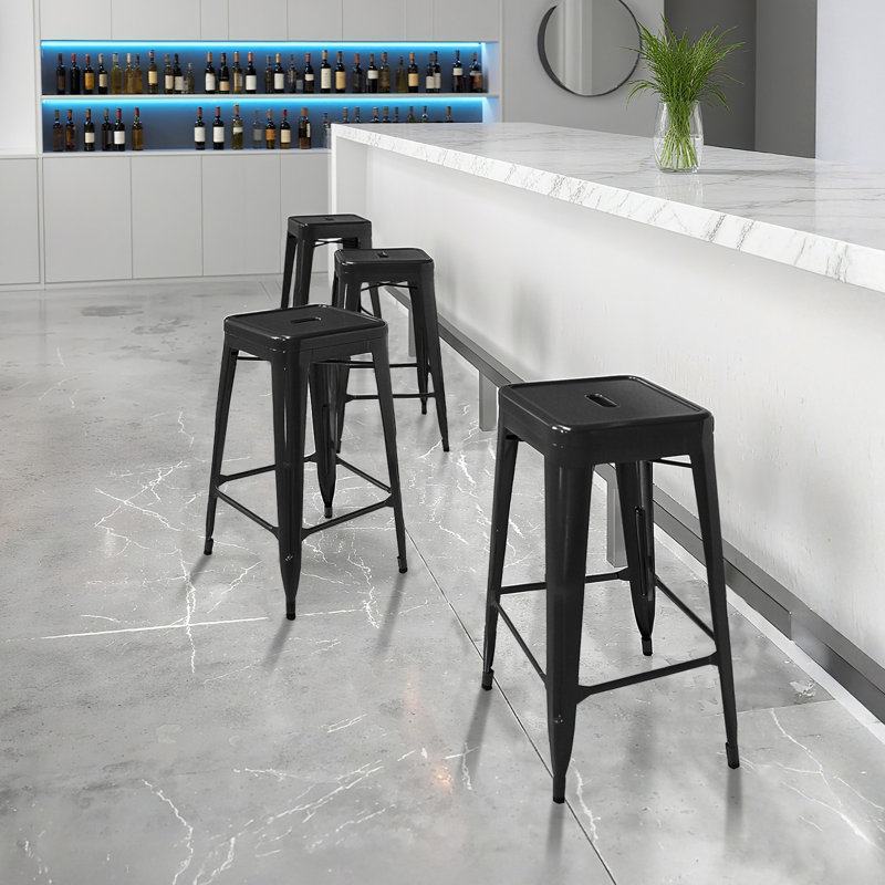 Ensemble de 4 tabourets de bar en métal sans dossier empilables, tabourets de comptoir de cuisine intérieur / extérieur, chaises de salle à manger industrielles