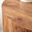 La table cylindrique avec son design à motif peut être facilement intégrée dans une variété de styles d'intérieur, des tables basses aux petites tables de salle à manger, en passant par les établi.