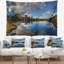 Tapisserie de polyester lake avec arbres de pin avec accessoires suspendus inclus-28489367