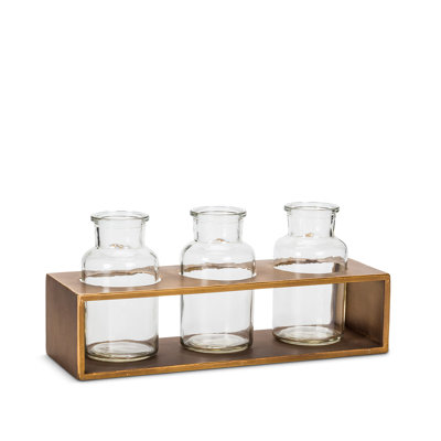Triple bouteilles dans un vase en métal