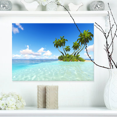 Photographie de paysage marin «Corals Island Under Blue Sky»
