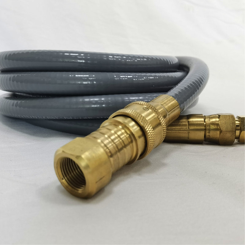 Tuyau bas de 3,65 m avec raccord rapide pour four à pizza et chauffe-eau. Construction en laiton et caoutchouc de haute qualité. Alimentation en gaz sécurisée. Applications sur la terrasse. Compatible avec divers appareils au gaz naturel.