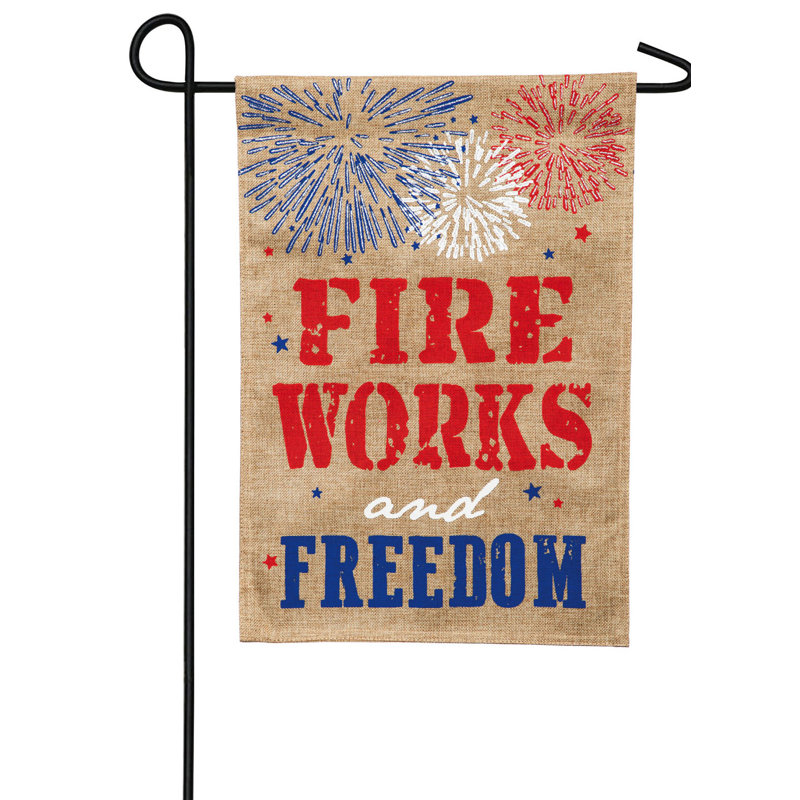 Drapeau de jardin en toile de jute 18 x 12,5 po Fireworks and Freedom