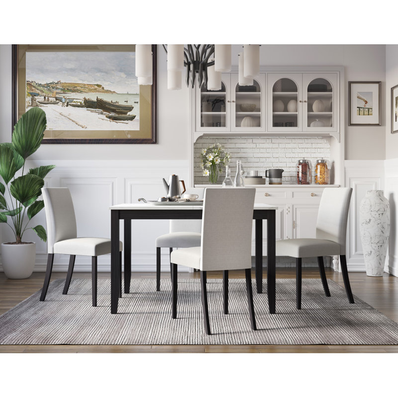 Ensemble repas pour quatre personnes