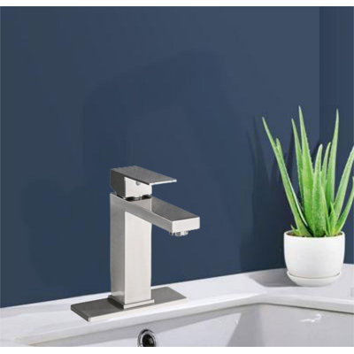 Single-Hole Single-handle Bathroom Faucet with Drain Assembly