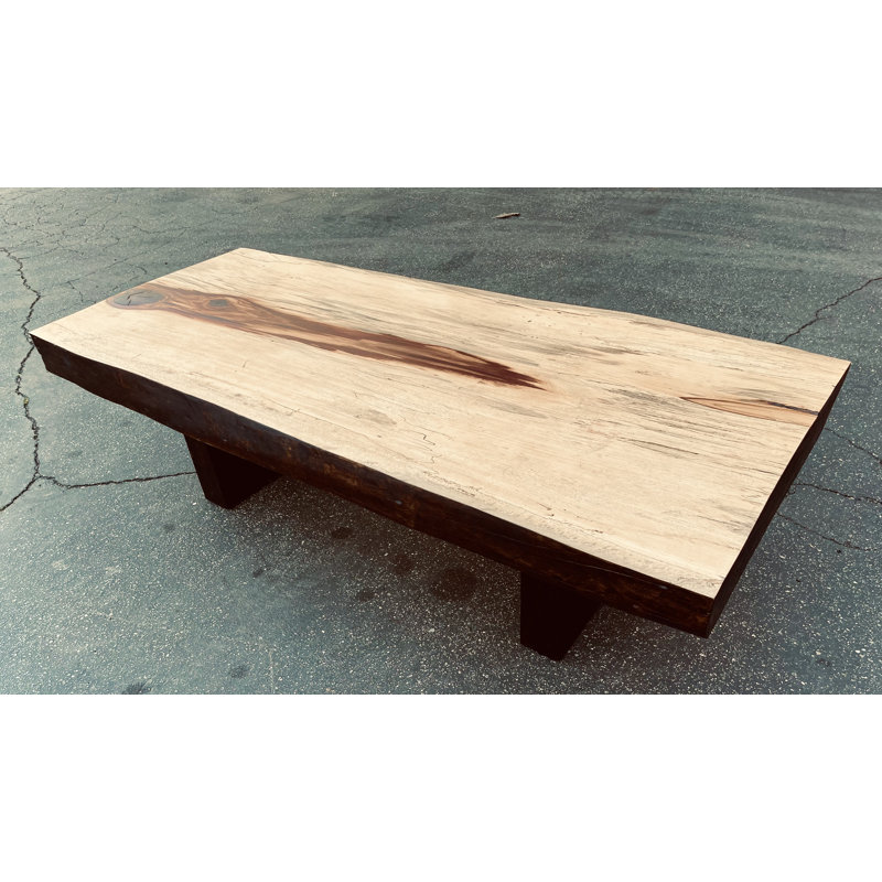 Table basse en bois massif