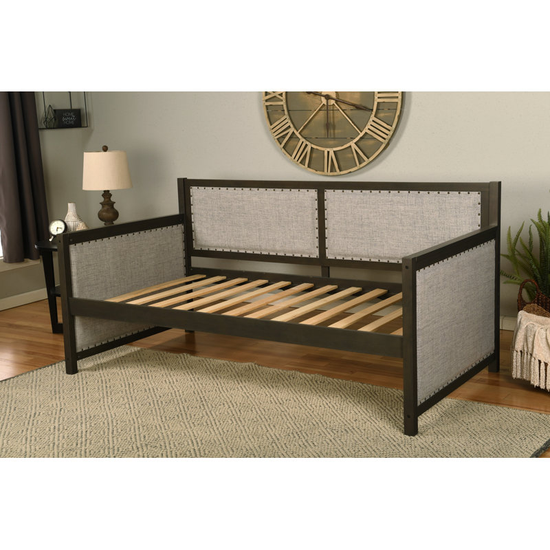 Lit de jour rembourré Corena, matelas non inclus