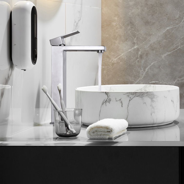 Single-handle Bathroom Faucet with Drain Assembly