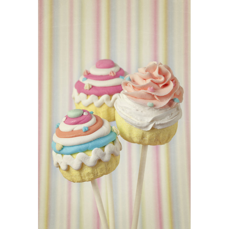 «Colorful Cupcake» par Egal - Photographie sur toile tendue, L 12 po x H 18 po