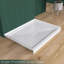Base de bac de douche à seuil simple 48 po x 36 po en blanc avec ensemble de drain central et couvercle de drain inclus