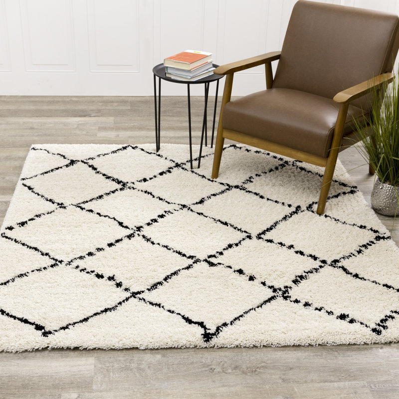 Tapis d'intérieur doux ivoire / noir à motif géométrique Lydon, Carré 3 pi 11 po