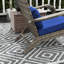 Chaise d'extérieur rembourrée bleu foncé pour terrasse, jardin, cour avant, patio, haut dossier et grande assise.