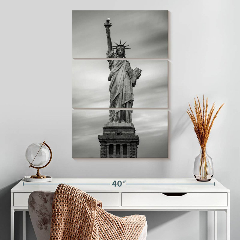 Nicci, statue de la liberté monochrome, H 32 po x l 20 po