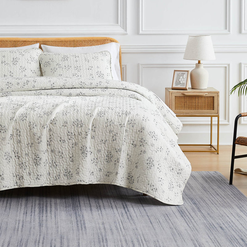 Sweet Florals Collection Microfiber Quilt Set, King Quilt + 2 Standard Shams, Blue