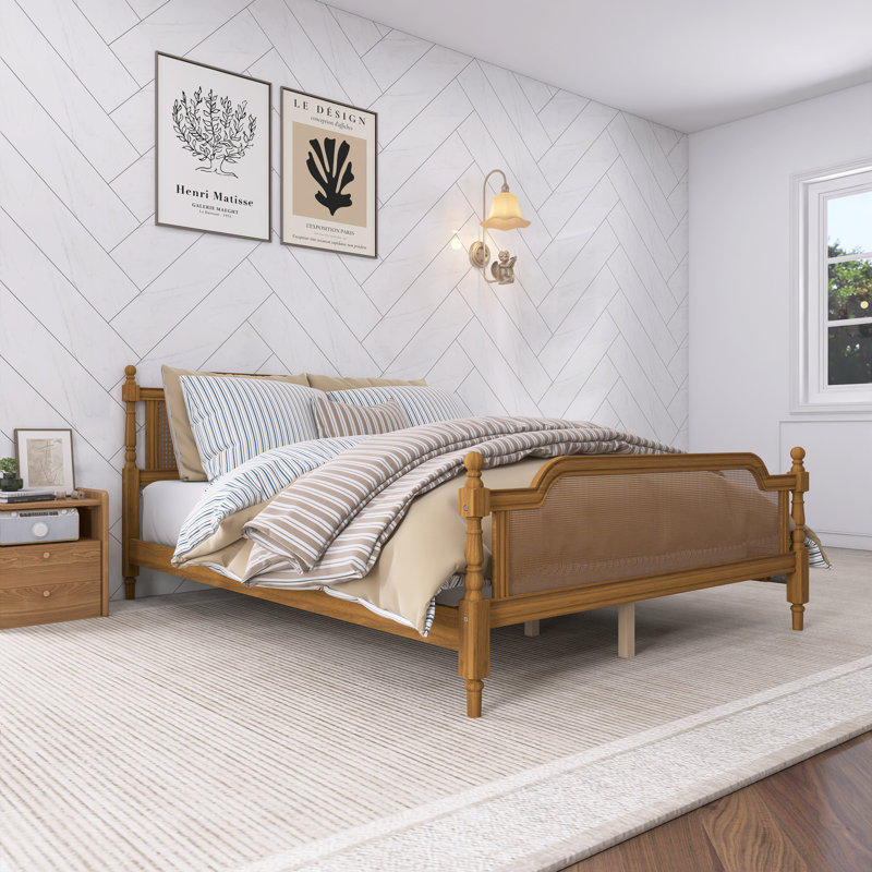 Grand lit plateforme en bois de noyer