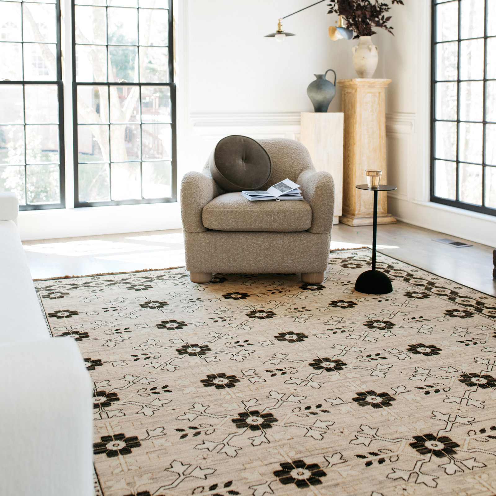 Abena Beige Black Floral Oriental Wool Rug, Rectangle 2' x 3'