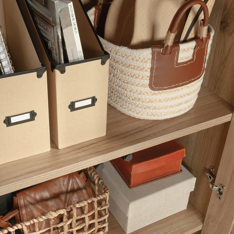Armoire de rangement à finition brune pour la cuisine, la buanderie ou le salon, conception rustique, tablettes personnalisables, fabrication en brun, style réglable pratique et robuste