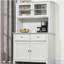 Table de cuisine de 63,5 pouces avec bibliothèque, armoire de rangement avec 4 tablettes, tiroirs, cadre avec porte vitrée, comptoir à micro-ondes blanc rétro