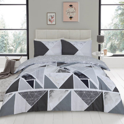 Ambriana Cotton Blend Geometric Shapes Duvet Cover Set with Pillowcases Included