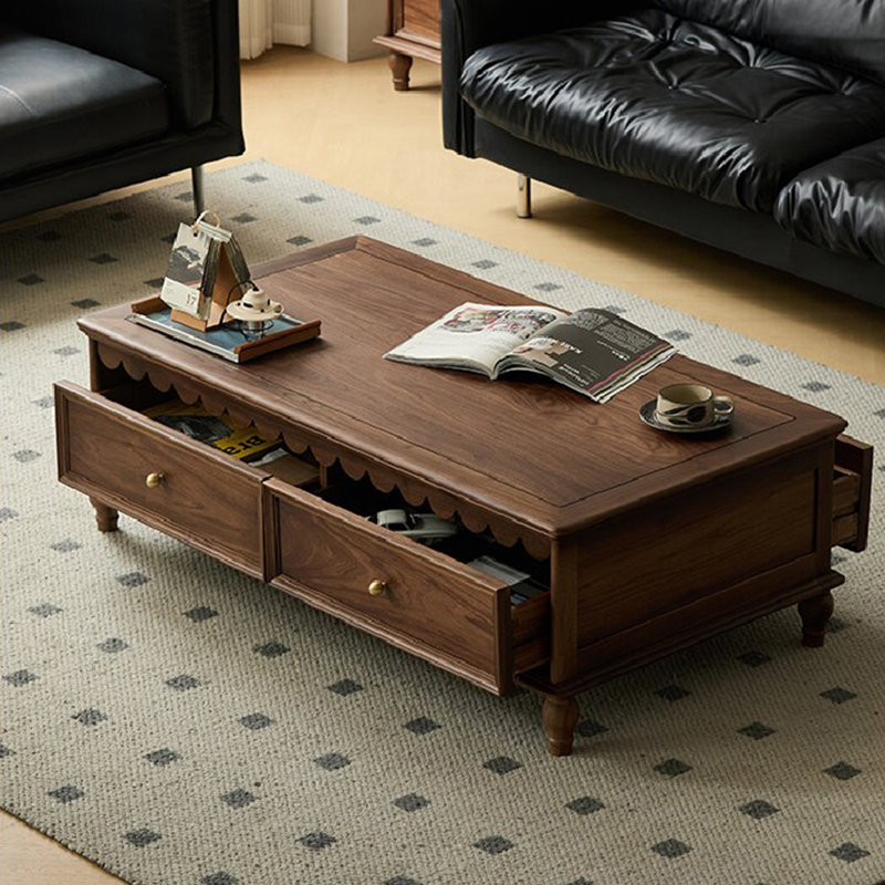 Table basse style français de style rétro
