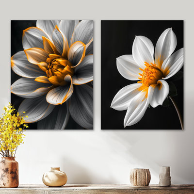 «Yellow Dahlia Romantic Charm I - Garden», 2 impressions murales en métal