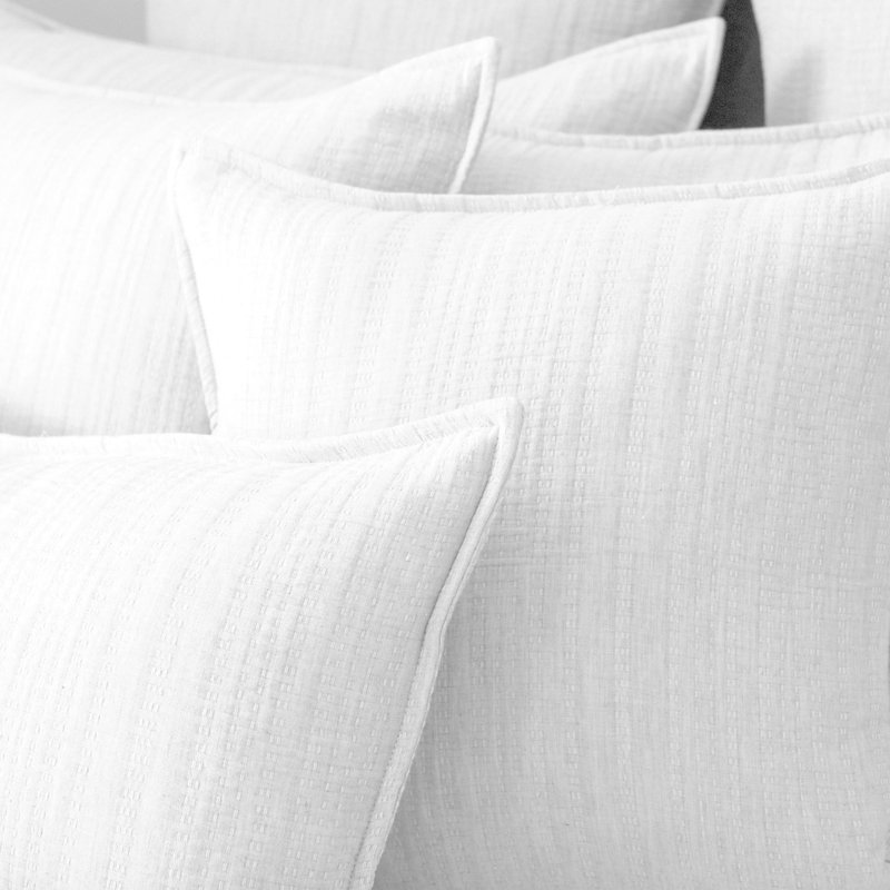 Payton White Cotton Twin Bedding Set with Accent Pillows