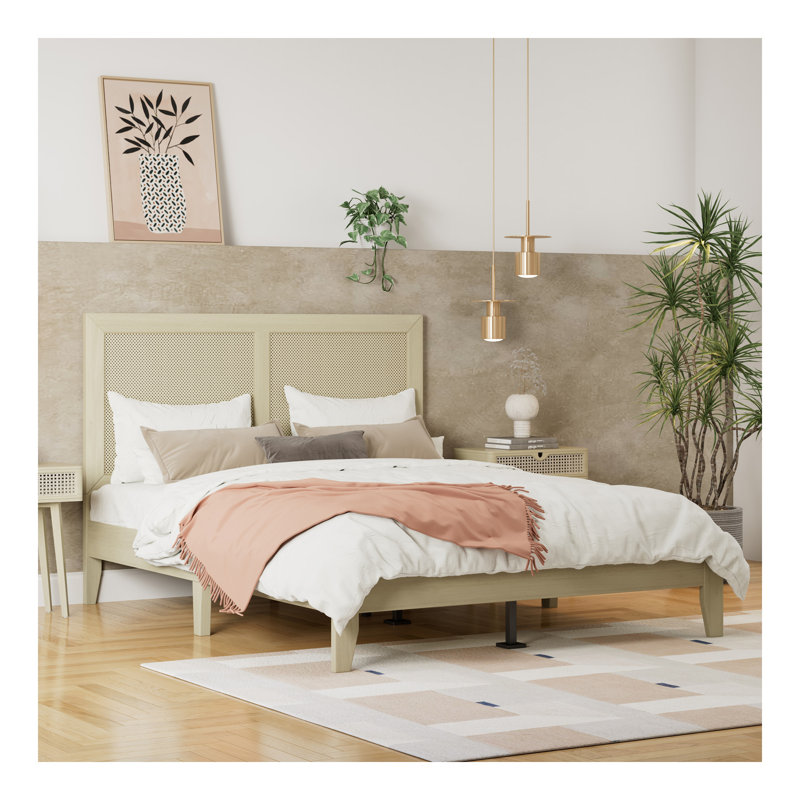 Grand lit plateforme en bois avec rotin