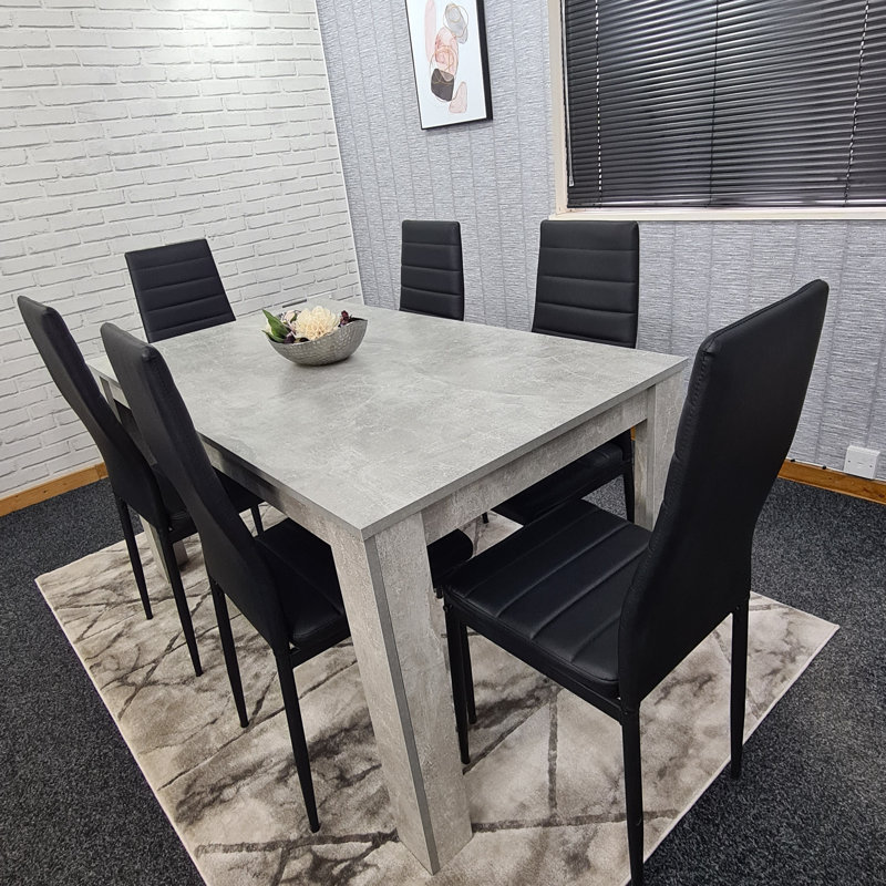 Bolesworth 6 - Person Dining Set