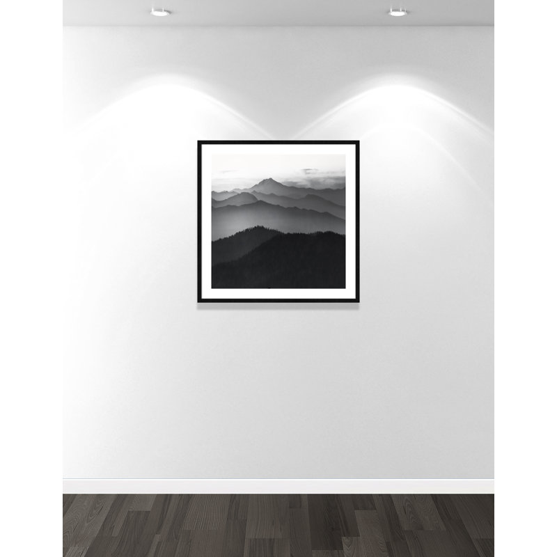 Cascades par Danita Delimont - reproduction de photo encadrée, H 32 po x l 32 po x P 0,75 po, Cadre noir
