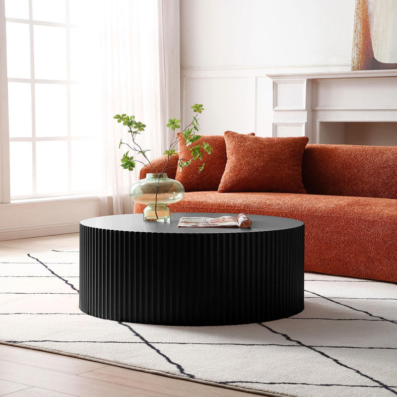 Table basse ronde élégante et moderne avec motif en relief accrocheur, noir